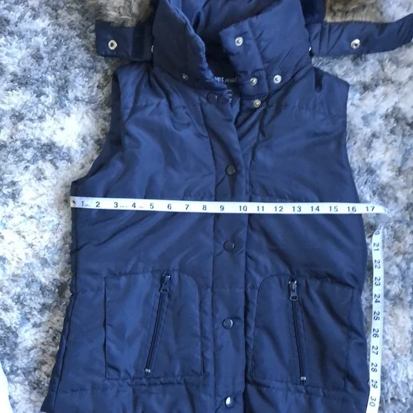 Wet Seal Navy Quilted Hooded Puffer Vest with Faux Fur Trim - Picture 5 of 6